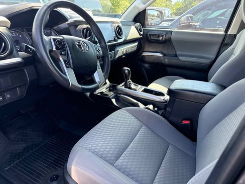 Used 2022 Toyota Tacoma SR5 RWD image 3