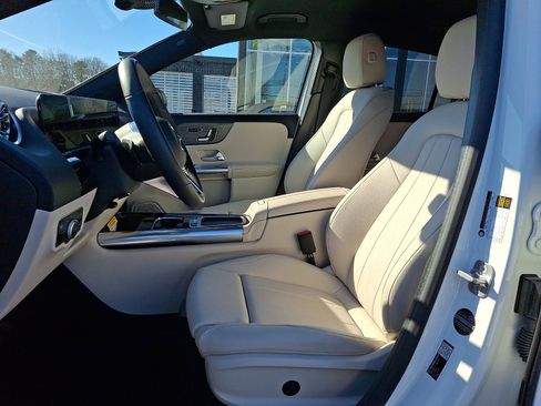 Used 2026 Mercedes-Benz GLA 250 4MATIC image 13