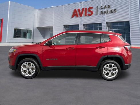 Used 2025 Jeep Compass Latitude w/ Sun & Sound Group image 2