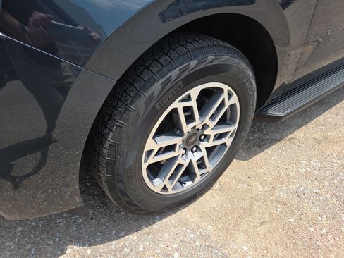 Certified 2025 Ford Expedition Active AWD/4WD image 19