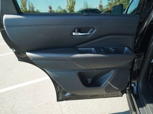 Used 2023 Nissan Pathfinder SL image 16