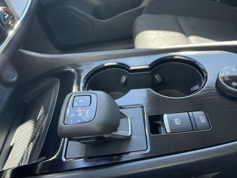 Used 2025 Nissan Rogue SV AWD/4WD image 19