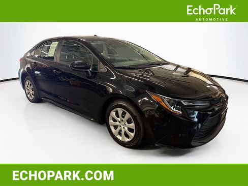 Used 2025 Toyota Corolla LE FWD image 1