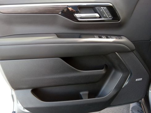 Used 2025 Chevrolet Tahoe Z71 w/ Z71 Off-Road Package image 10