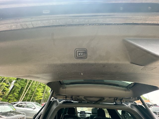 Used 2021 Chevrolet Suburban LT AWD/4WD image 52