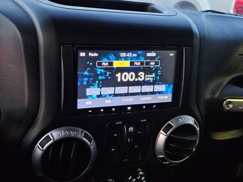 Used 2015 Jeep Wrangler Unlimited Sahara w/ Connectivity Group image 11