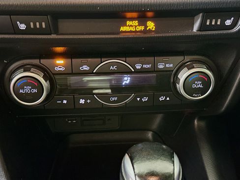 Used 2018 MAZDA MAZDA3 Touring image 23