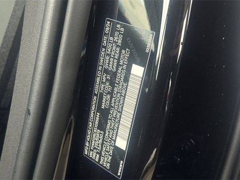 Used 2025 Volvo XC60 B5 Plus image 35