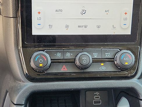 Used 2024 Ford Ranger Lariat w/ Trailer Tow Package image 14