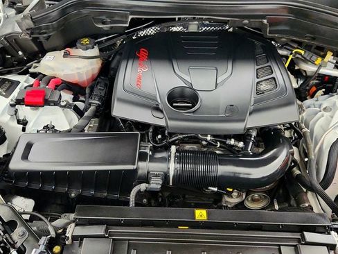 Used 2022 Alfa Romeo Stelvio Ti image 28