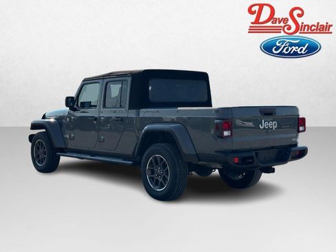 Used 2022 Jeep Gladiator Overland w/ Cold Weather Group AWD/4WD image 9