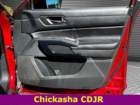 Used 2023 Nissan Pathfinder SV image 28