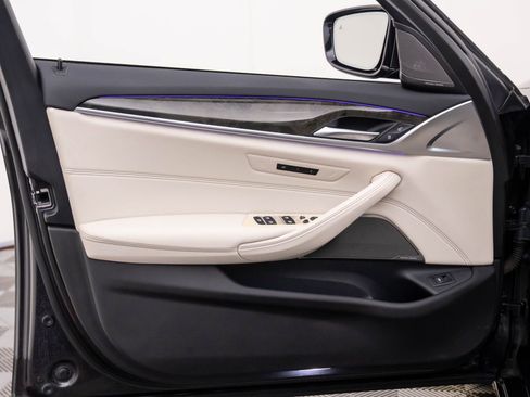 Used 2022 BMW 540i xDrive w/ Premium Package image 13