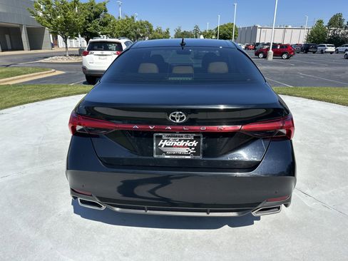 Used 2022 Toyota Avalon Limited w/ Advanced Safety Package FWD image 9