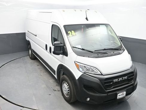 Used 2024 RAM ProMaster 2500 w/ Convenience Group FWD image 9