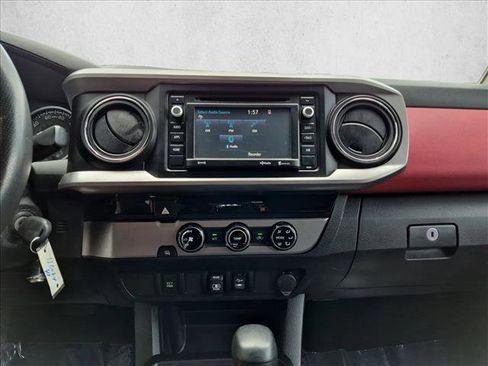 Used 2018 Toyota Tacoma SR5 RWD image 14