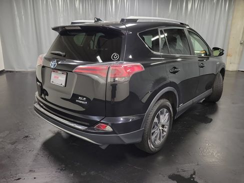 Used 2017 Toyota RAV4 XLE AWD/4WD image 9