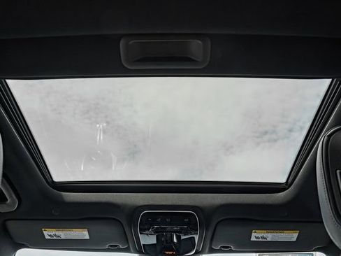 Used 2025 Mercedes-Benz C 300 4MATIC Sedan image 33