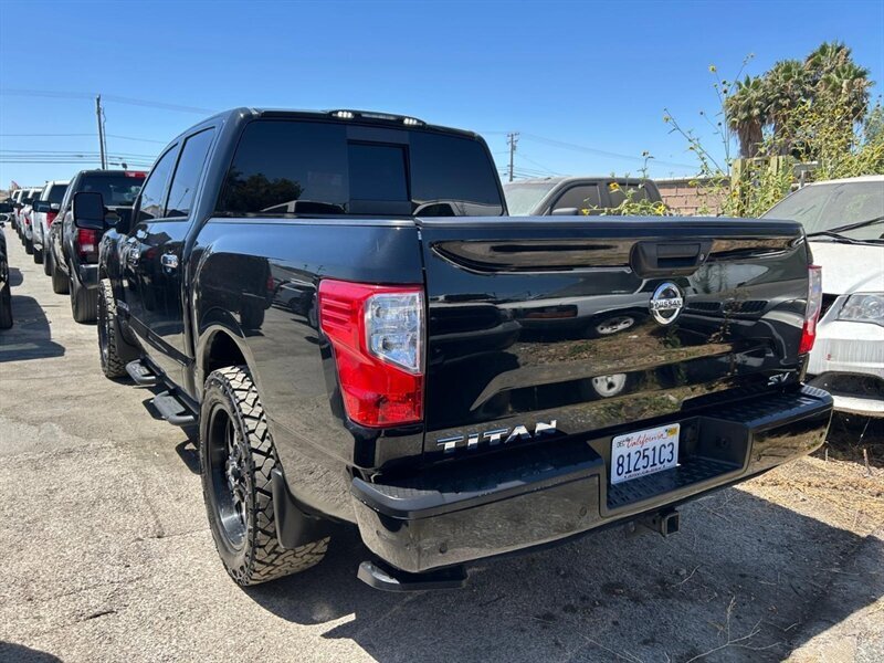 Used 2021 Nissan Titan SV w/ SV Convenience Package RWD image 27