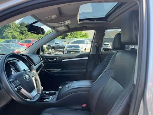 Used 2016 Toyota Highlander XLE AWD/4WD image 5