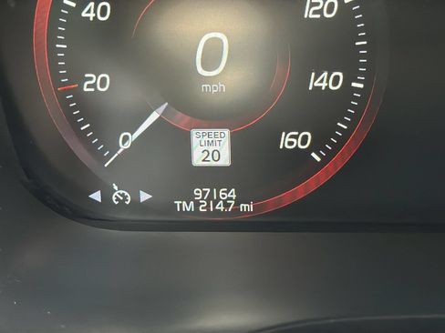 Used 2021 Volvo XC60 T6 Momentum AWD/4WD image 34