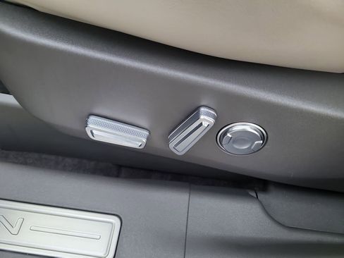 Certified 2025 Lincoln Nautilus Premier image 17