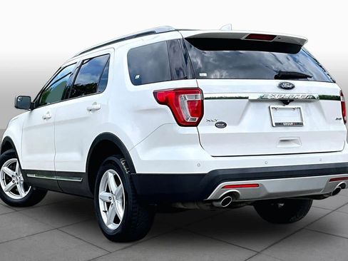 Used 2017 Ford Explorer XLT AWD/4WD image 12
