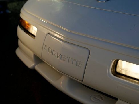 Used 1992 Chevrolet Corvette Convertible image 39