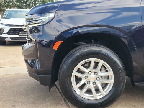 Used 2024 Chevrolet Suburban LT AWD/4WD image 9