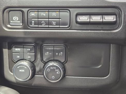 Used 2024 Chevrolet Suburban Premier w/ Texas Edition AWD/4WD image 21