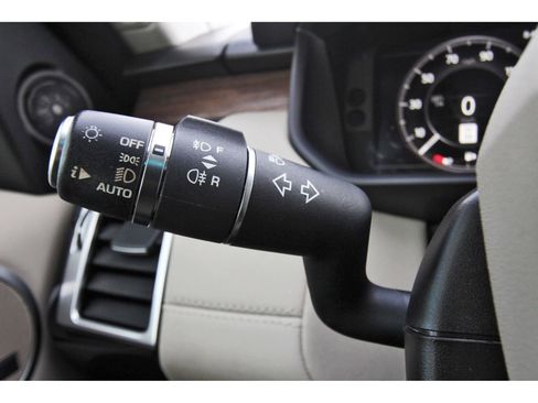 Used 2018 Land Rover Discovery HSE image 19