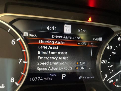 Used 2023 Nissan Rogue SL w/ SL Premium Package image 11