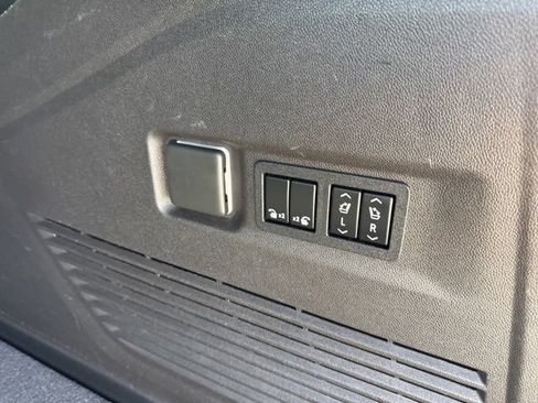 Used 2021 Chevrolet Suburban High Country AWD/4WD image 13
