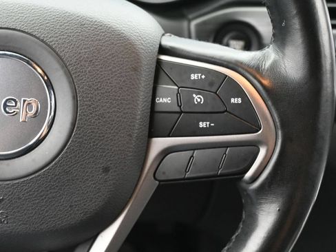 Used 2020 Jeep Grand Cherokee Altitude AWD/4WD image 19