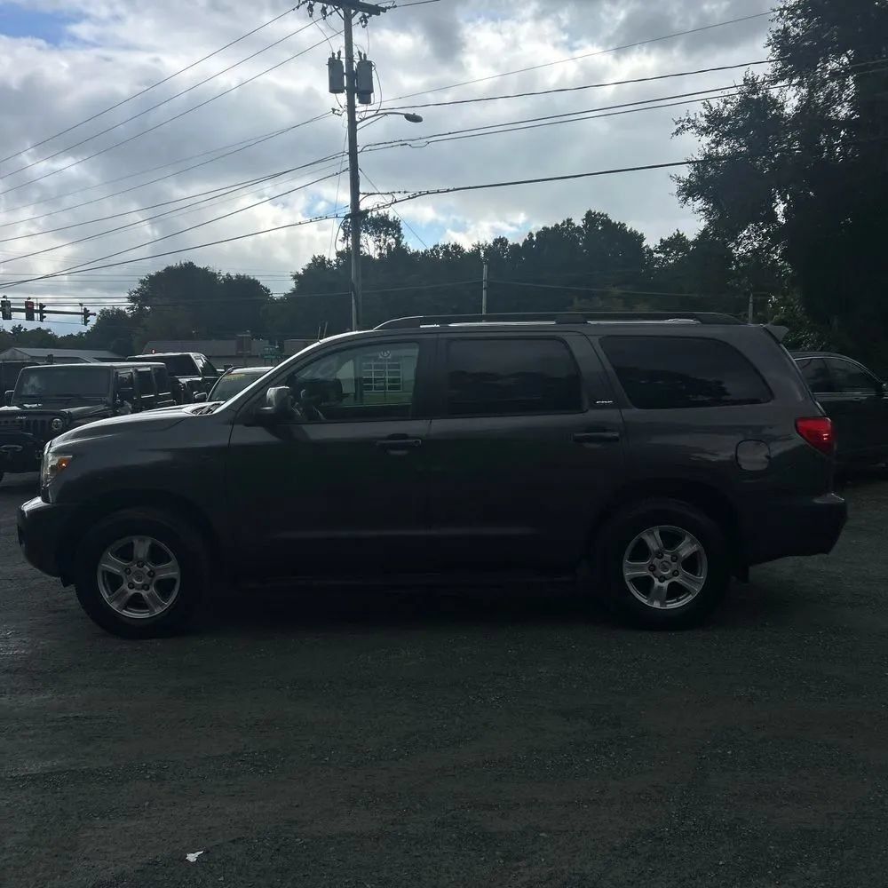 Used 2016 Toyota Sequoia SR5 AWD/4WD image 3