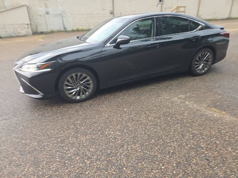 Used 2024 Lexus ES 300h Ultra Luxury w/ Accessory Package (Z1) FWD image 6