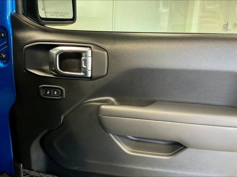 New 2025 Jeep Gladiator Sport image 11