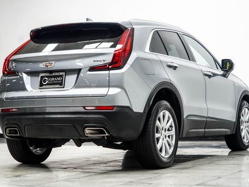 Used 2023 Cadillac XT4 Luxury w/ Cold Weather Package FWD image 12