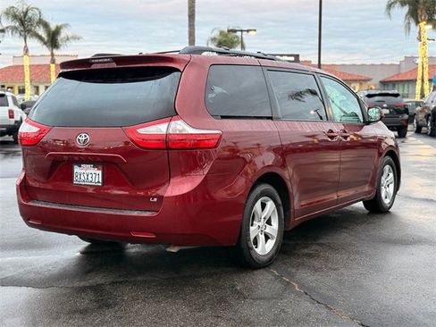 Used 2015 Toyota Sienna LE image 5