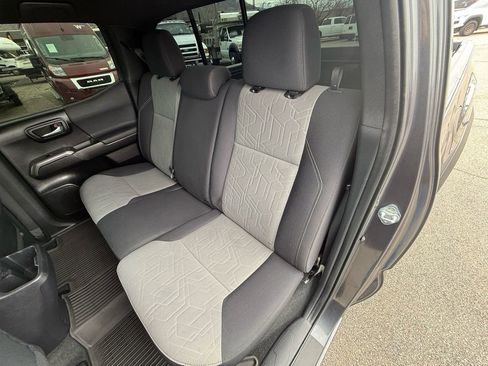 Used 2022 Toyota Tacoma TRD Off-Road image 35