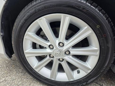 Used 2014 Toyota Camry XLE w/ Leather Package FWD image 9