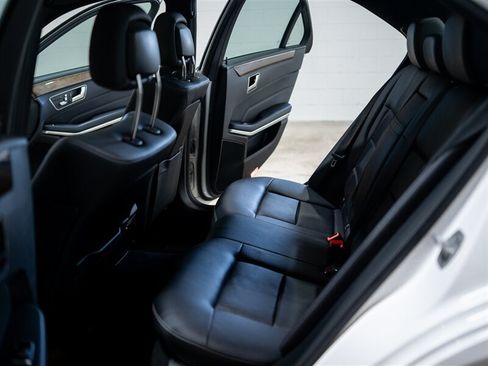 Used 2014 Mercedes-Benz E 350 4MATIC Sedan image 32