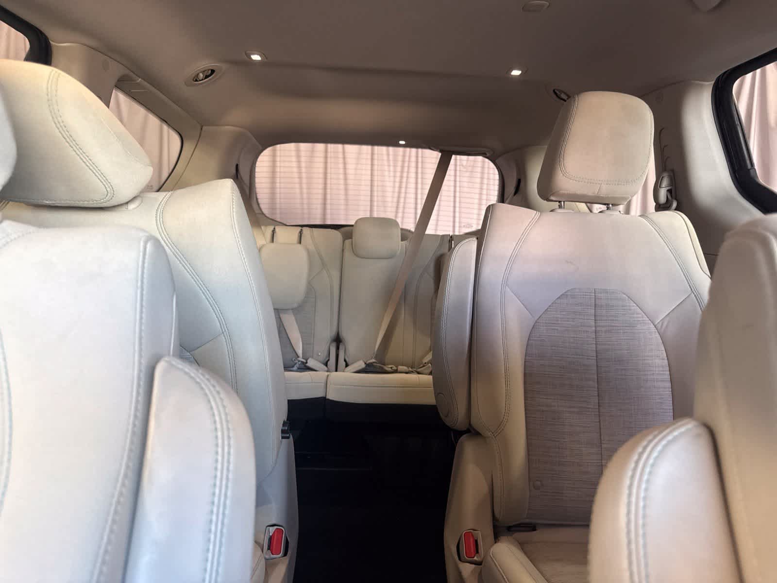 Used 2018 Chrysler Pacifica Touring Plus FWD image 21