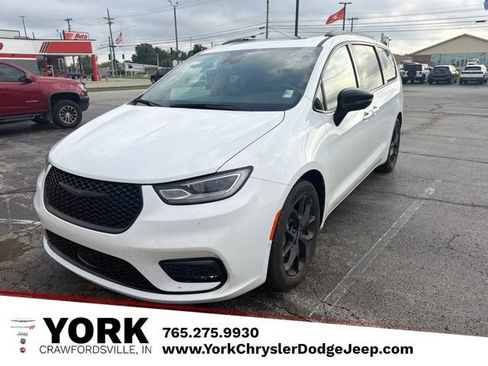 Used 2024 Chrysler Pacifica Touring-L w/ S Appearance Package FWD image 1