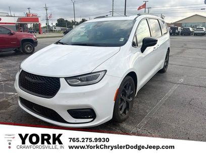 Used 2024 Chrysler Pacifica Touring-L w/ S Appearance Package