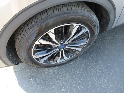 Used 2021 Ford Escape SE w/ SE Sport Appearance Package FWD image 13