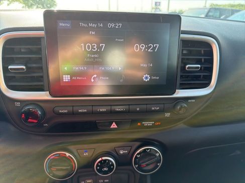 Used 2022 Hyundai Venue SE FWD image 11