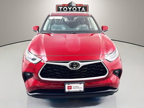 Certified 2022 Toyota Highlander XLE image 2