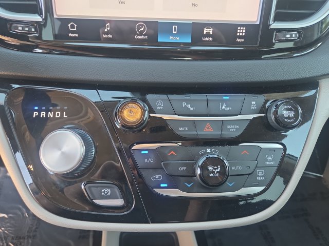 Used 2024 Chrysler Pacifica Touring-L FWD image 25