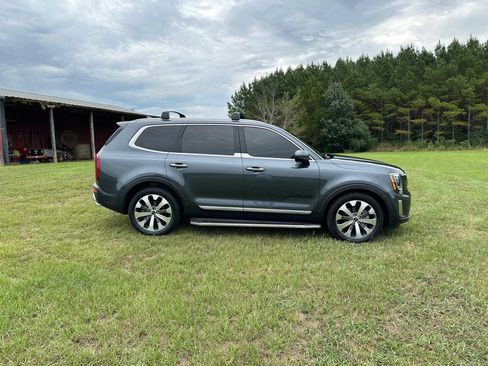Used 2022 Kia Telluride S image 9